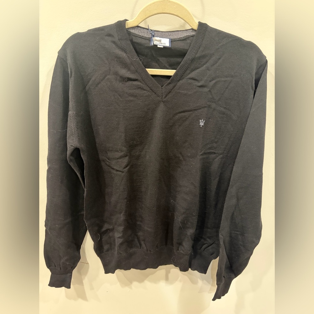Maserati Men's Black V-Neck Sweater, 100% lana vergine fleece wool, size M.